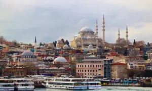 Ile trwa lot do Turcji z Krakowa? Czas lotu, który Cię zaskoczy