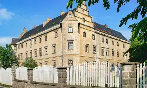 Zamek Płakowice w Lwówku Śląskim - historia, architektura i atrakcje