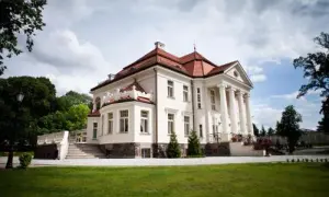 Pałac w Tłokini – odkryj jego fascynującą historię i architekturę