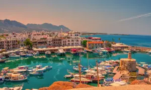 Ile trwa lot na Cypr Pafos z Warszawy? Sprawdź czas przelotu!
