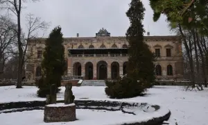 Pałac w Pilicy właściciel: sekrety Barbary Piaseckiej-Johnson