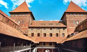 Zamek krzyżacki w Nidzicy: historia, tajemnice i atrakcje turystyczne