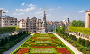 Ile trwa lot z Brukseli do Warszawy? Sprawdź czas podróży!