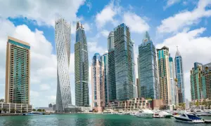 Ile trwa lot do Dubaju z Katowic? Sprawdź czas podróży i przesiadki