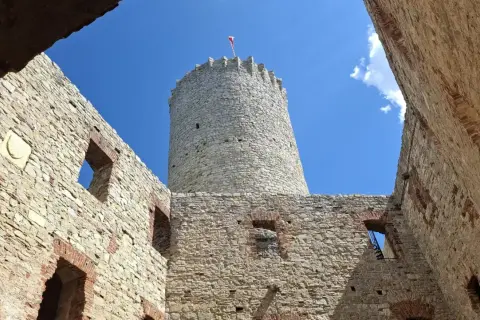 Zamek Lipowiec w Babicach - historia, lokalizacja i atrakcje turystyczne