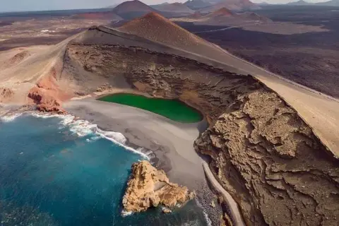 Ile trwa lot na Lanzarote z Warszawy? Czas, który warto znać