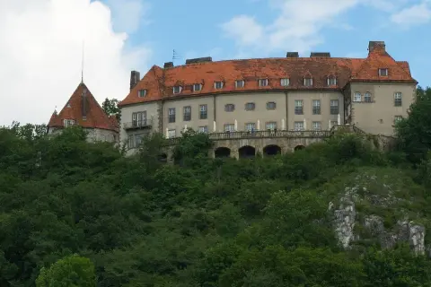 Pałac w Przegorzałach: Historia, architektura i atrakcje turystyczne