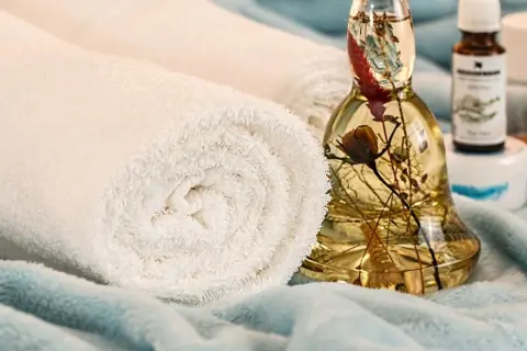 Ziołowe spa: Odkryj relaksujące zabiegi i ich zdrowotne korzyści