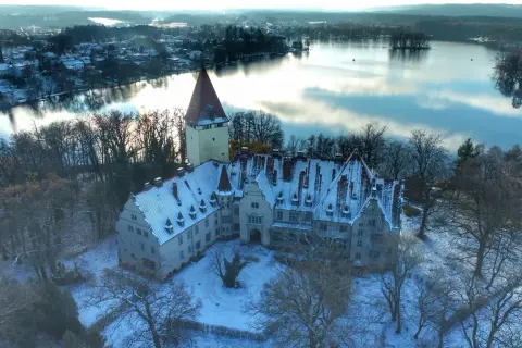 Pałac w Gliśnie: Historia, architektura i tajemnice tego miejsca