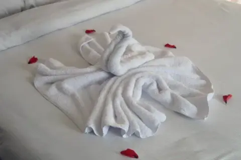 Jak składać ręczniki w hotelu, aby zachwycić gości i zwiększyć komfort