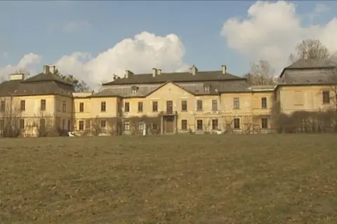 Pałac w Klemensowie: Historia i tajemnice zapomnianego miejsca