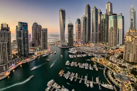 Ile trwa lot do Emiratów Arabskich? Sprawdź, co musisz wiedzieć