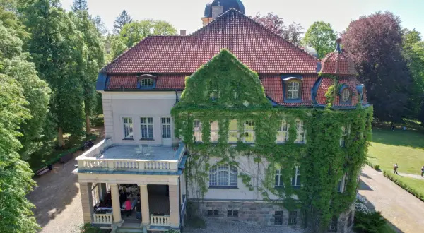 Pałac w Łężanach zwiedzanie – poznaj wyjątkowe terminy i atrakcje