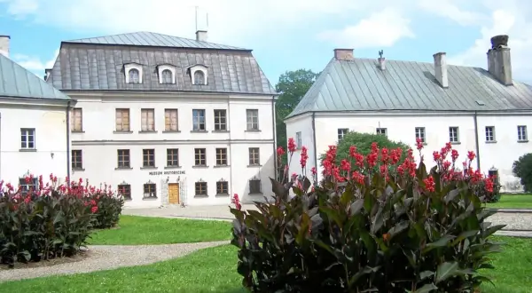 Muzeum historyczne pałac w Dukli – historia, wystawy i atrakcje