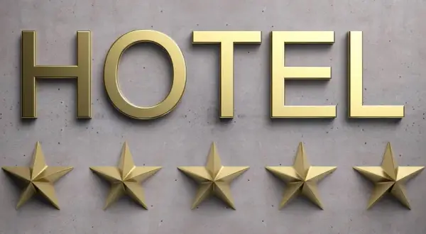 Co oznaczają gwiazdki w hotelu? Zrozum ich znaczenie i standardy