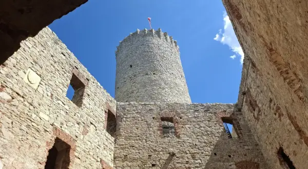 Zamek Lipowiec w Babicach - historia, lokalizacja i atrakcje turystyczne