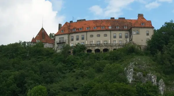 Pałac w Przegorzałach: Historia, architektura i atrakcje turystyczne