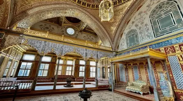 Wnętrza pałacu Topkapi: tajemnice architektury i haremów