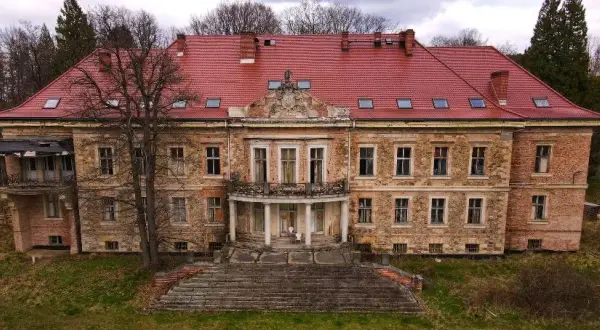 Pałac w Maciejowie: Historia, architektura i tajemnice miejsca