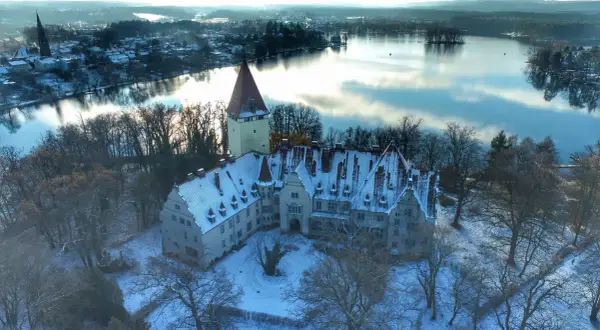 Pałac w Gliśnie: Historia, architektura i tajemnice tego miejsca