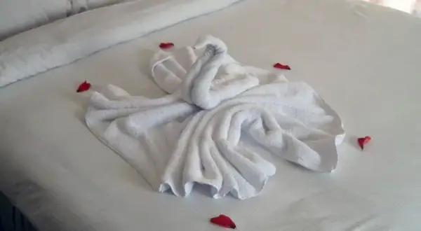 Jak składać ręczniki w hotelu, aby zachwycić gości i zwiększyć komfort