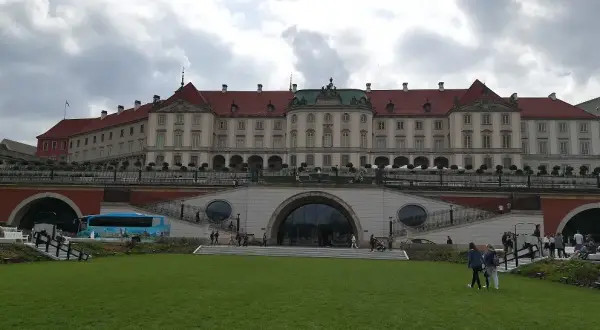 Zamek królewski w Warszawie zwiedzanie - co musisz wiedzieć przed wizytą