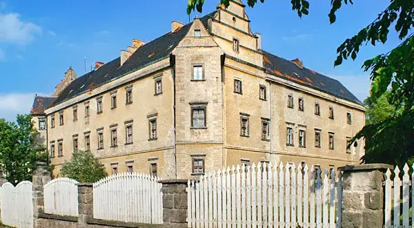 Zamek Płakowice w Lwówku Śląskim - historia, architektura i atrakcje