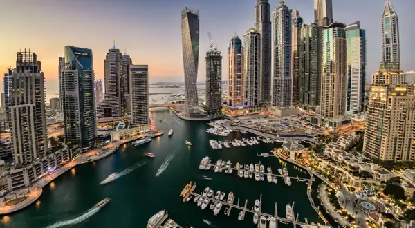 Ile trwa lot do Emiratów Arabskich? Sprawdź, co musisz wiedzieć