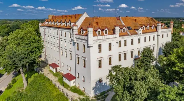 Noclegi w zamku w Polsce - wyjątkowe doświadczenia, które zachwycają