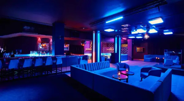 Najlepsze kluby w Pałacu Kultury – sprawdź, co oferują