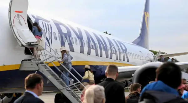 Ile trwa lot z Krakowa do Paryża? Poznaj sekrety podróży samolotem