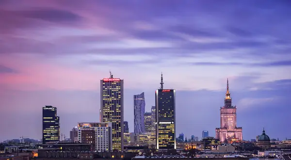 Hotel Marriott Warszawa - Ile pięter ma ten imponujący budynek?