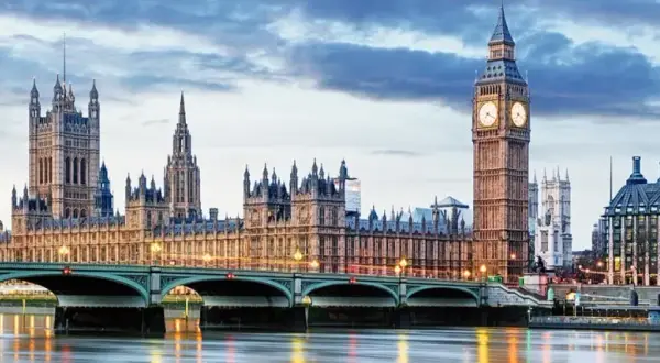 Ile trwa lot z Krakowa do Londynu? Sprawdź czas przelotu i więcej