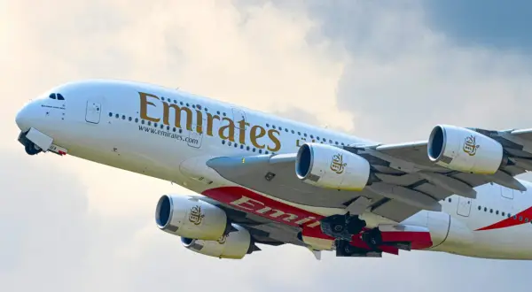 Ile trwa lot do Dubaju z Warszawy? Sprawdź czas podróży i więcej!