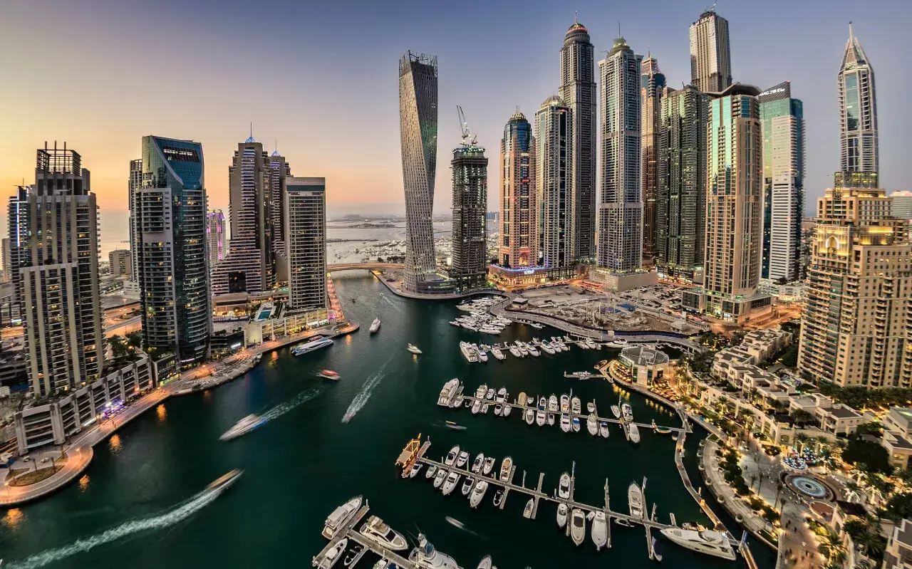Ile trwa lot do Emiratów Arabskich? Sprawdź, co musisz wiedzieć