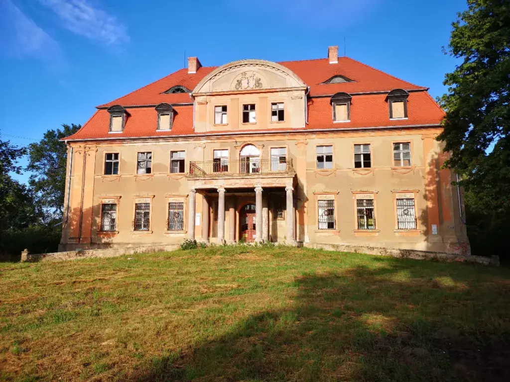 Pałac w Przyborowie - odkryj jego fascynującą historię i architekturę