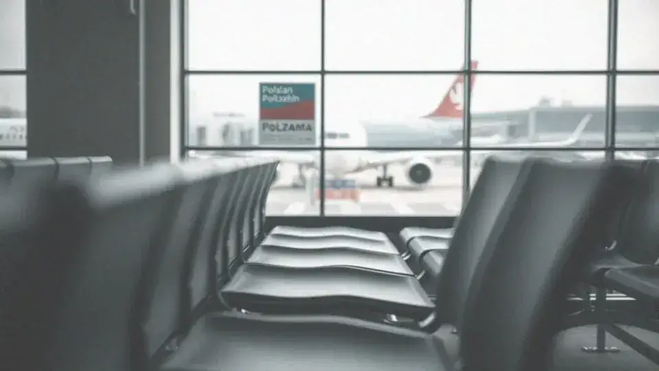 Zdjęcie Ile trwa lot z Krakowa do Gdańska? Odkryj zaskakujące fakty