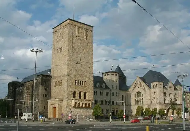 Zdjęcie Zamek cesarski w Poznaniu: Historia, architektura i wydarzenia kulturalne