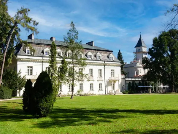 Pałac w Radziejowicach: tajemnice historii i architektury, które zachwycają