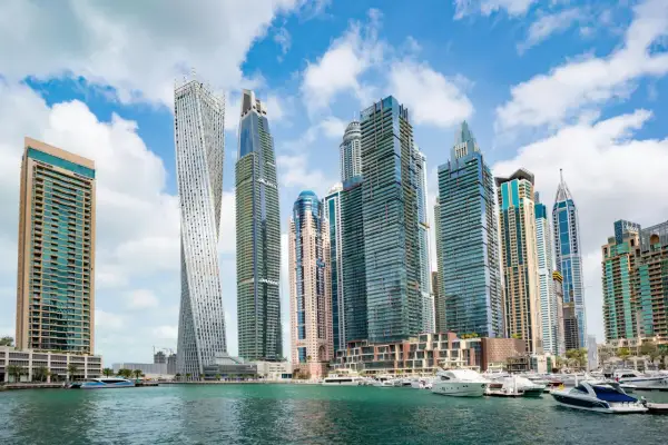 Ile trwa lot do Dubaju z Katowic? Sprawdź czas podróży i przesiadki